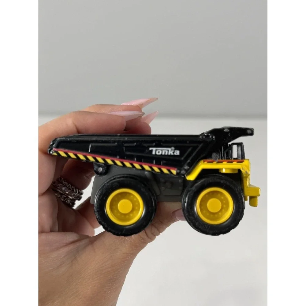 Tonka Classics Mighty Mini Dump Truck Diecast Construction Truck Kids Toy 1